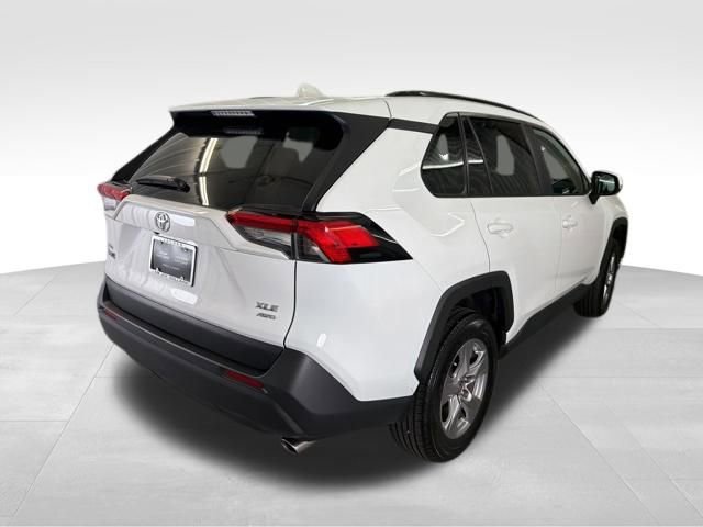 Used 2025 Toyota RAV4 XLE AWD/4WD image 5