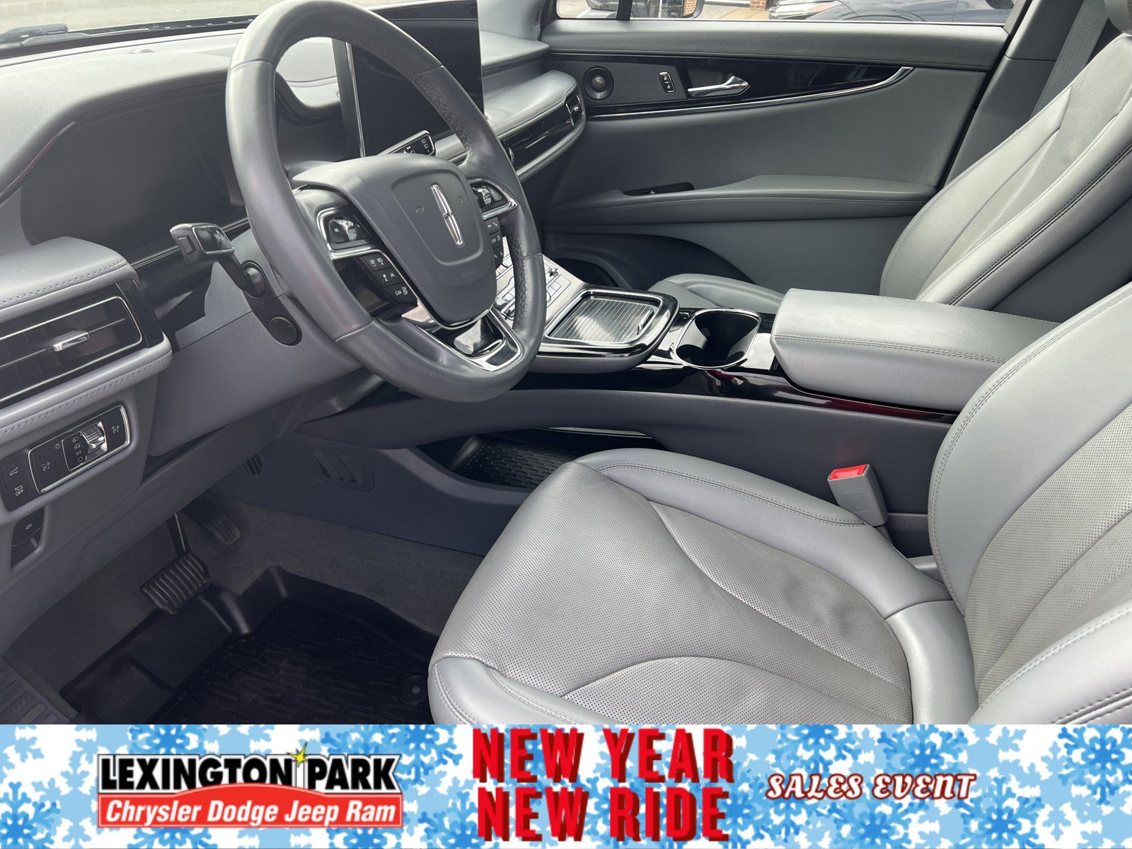 Used 2021 Lincoln Nautilus Reserve w/ Equipment Group 201A image 13