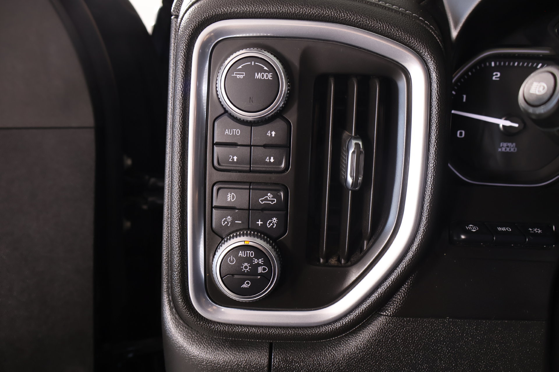 Used 2020 GMC Sierra 2500 Denali w/ Technology Package AWD/4WD image 8