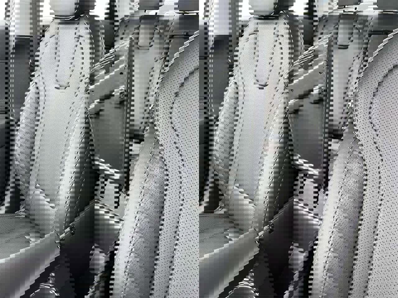 New 2025 Hyundai Elantra Limited image 14