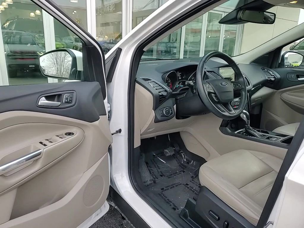 Used 2019 Ford Escape Titanium image 11