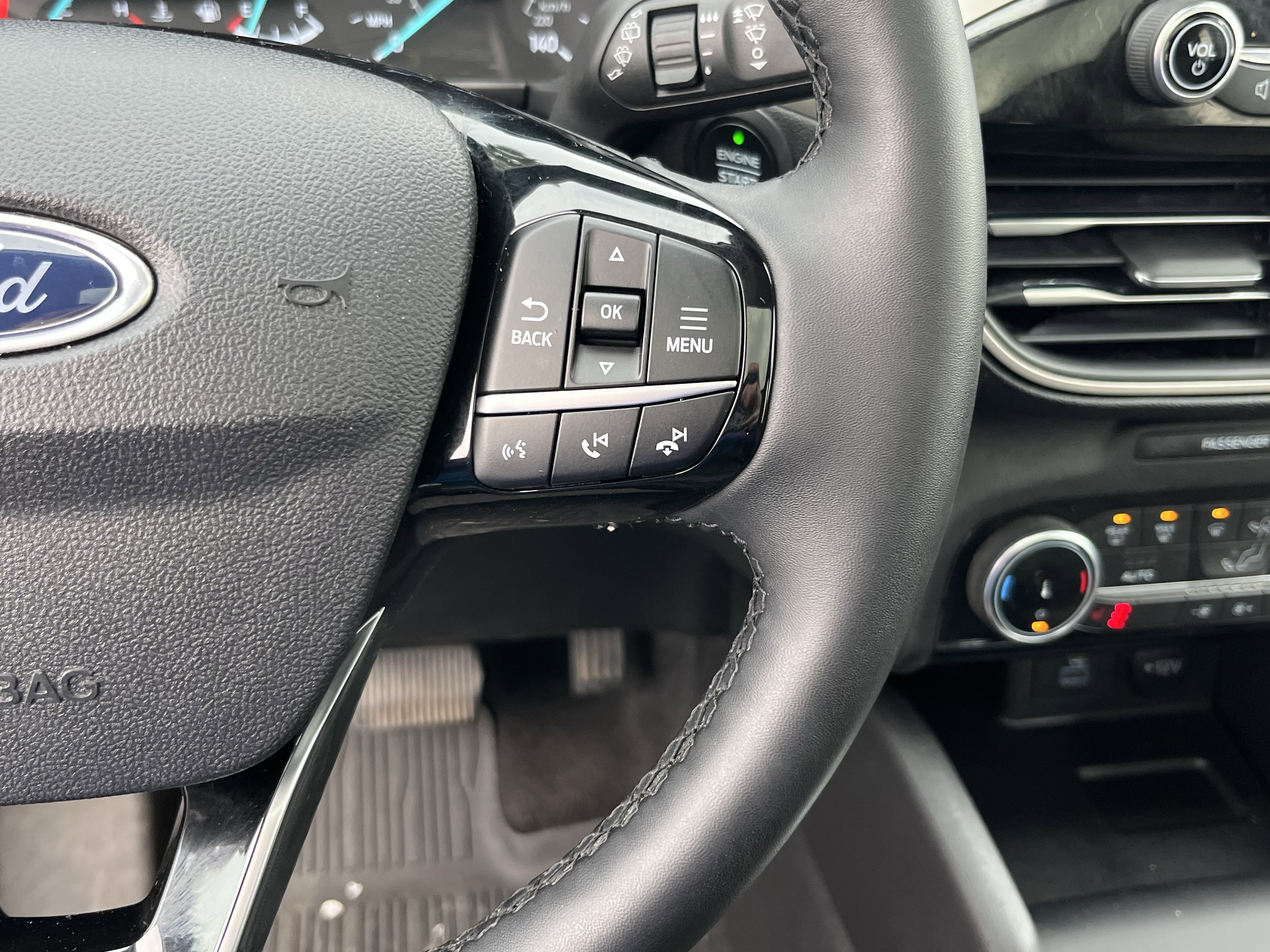 Certified 2022 Ford Escape SE w/ SE Sport Appearance Package image 18