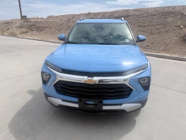 Used 2024 Chevrolet TrailBlazer LT w/ LT Cold Weather Package FWD image 2