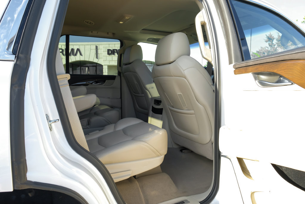 Used 2018 Cadillac Escalade Luxury AWD/4WD image 37