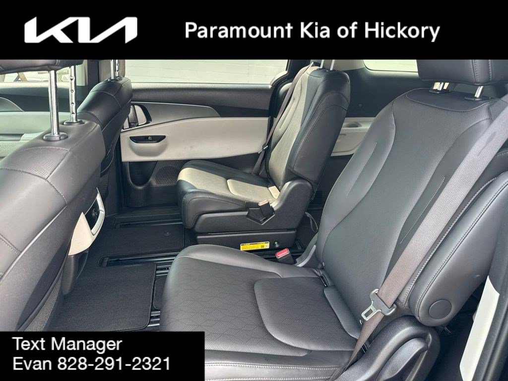 Used 2024 Kia Carnival LX FWD image 15