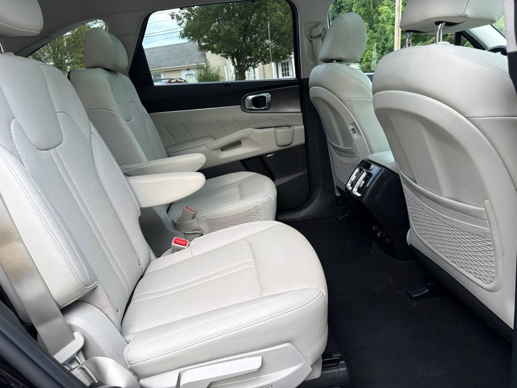 Certified 2023 Kia Sorento SX Prestige w/ Panoramic Sunroof Package AWD/4WD image 30