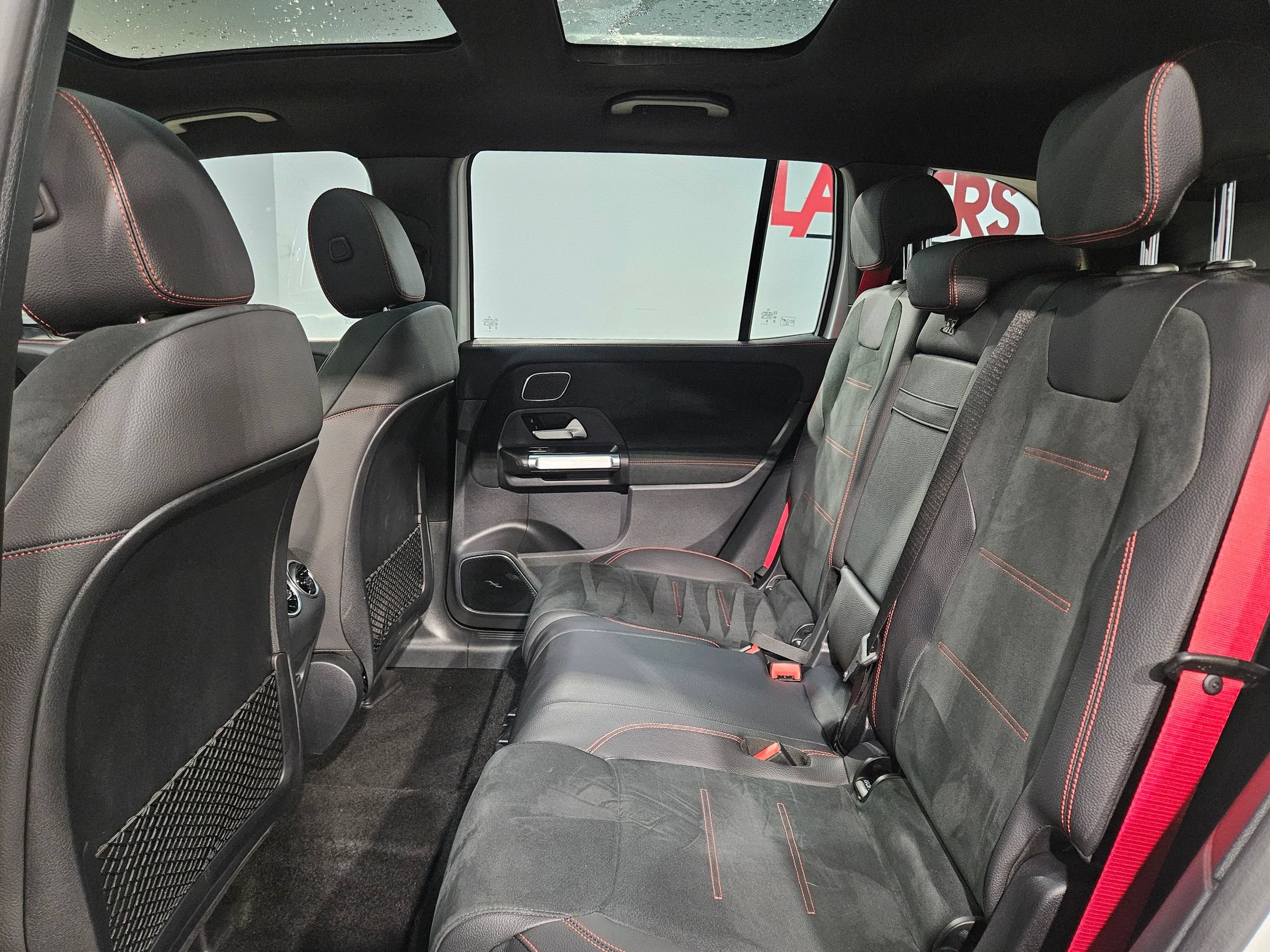 Used 2025 Mercedes-Benz GLB 35 AMG 4MATIC image 38