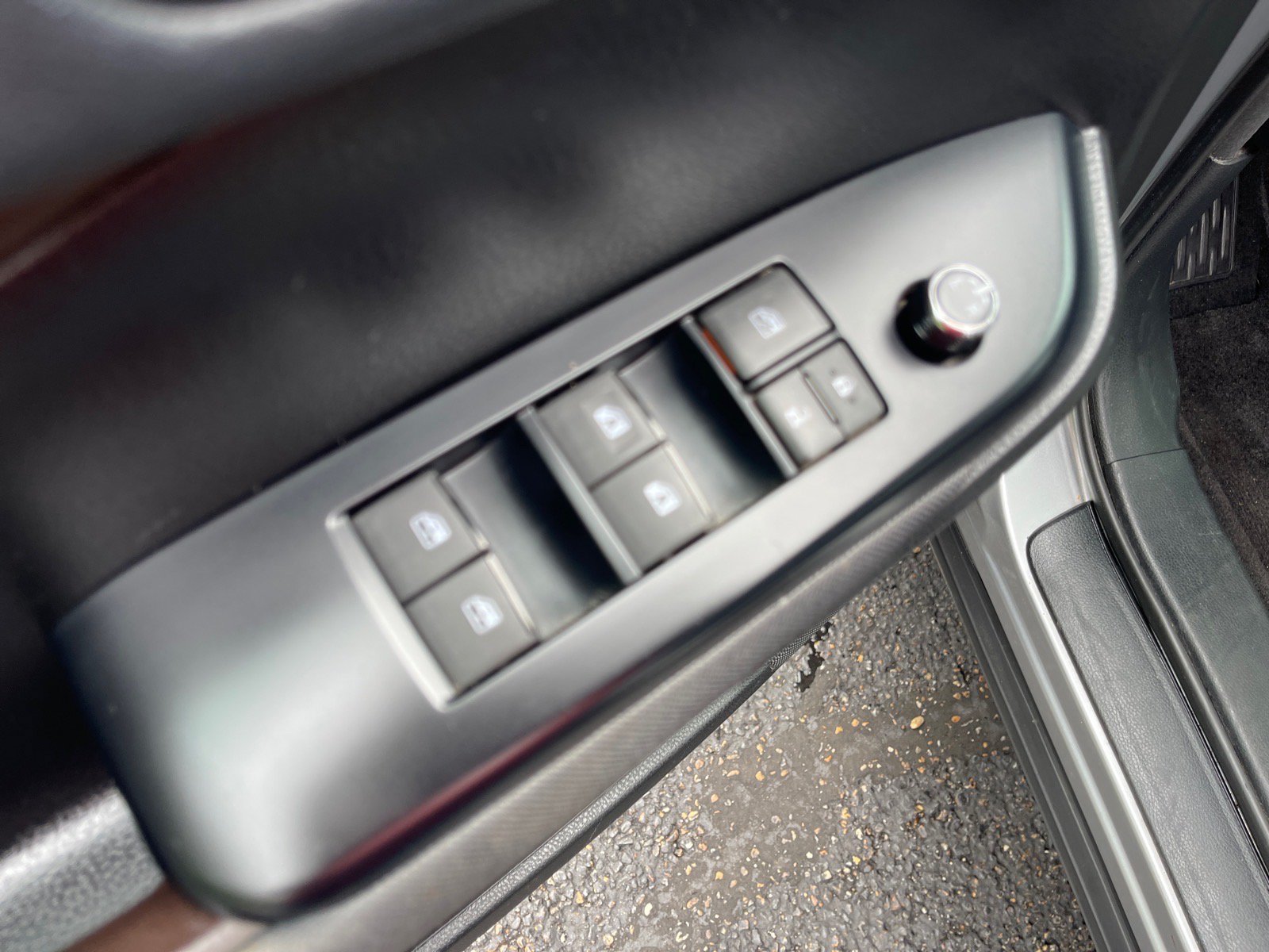 Used 2016 Toyota Highlander LE FWD image 8