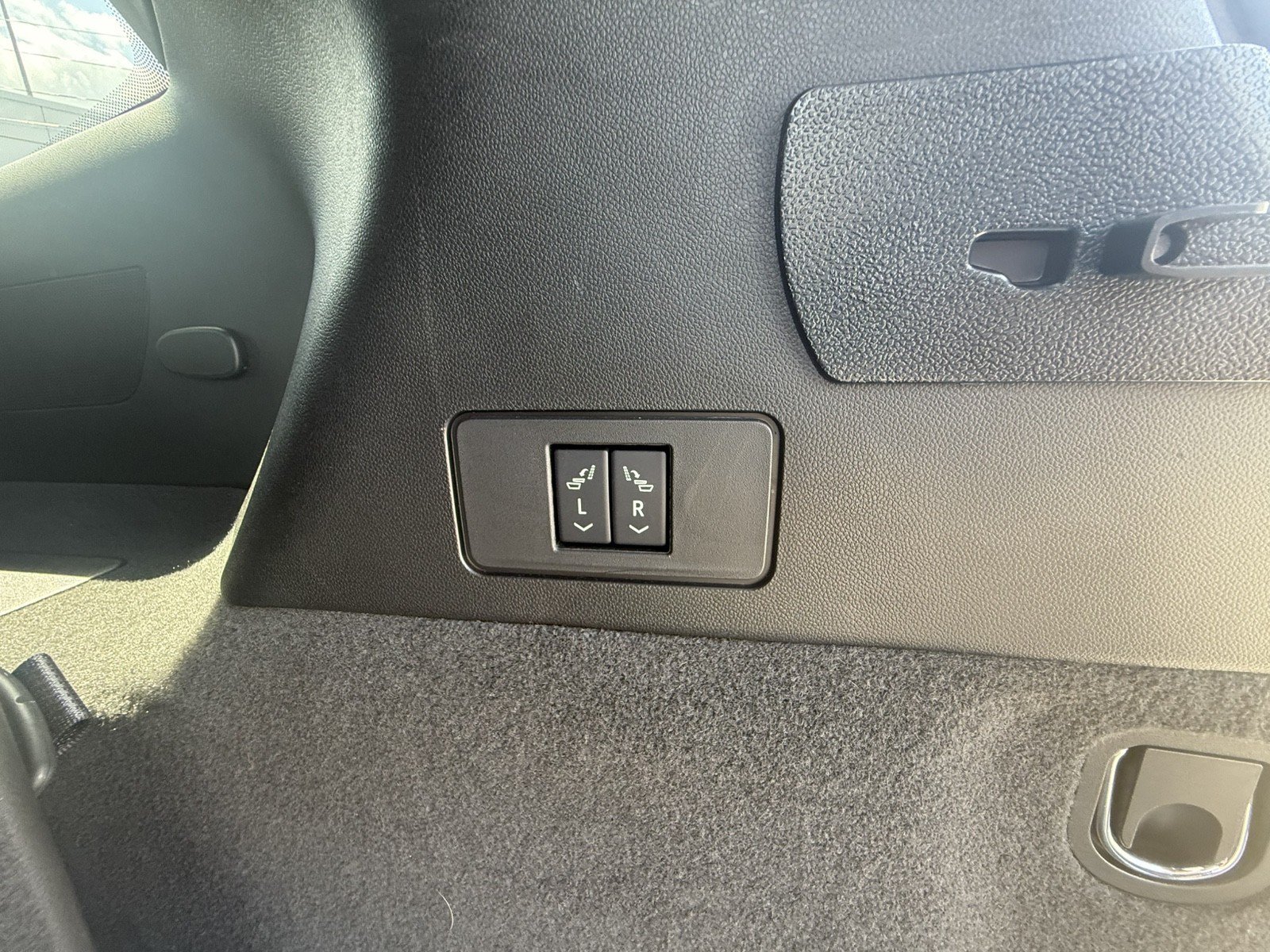 Used 2025 Cadillac XT6 Luxury w/ LPO, Floor Liner Package AWD/4WD image 36