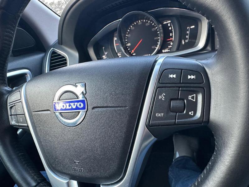 Used 2017 Volvo XC60 T6 Dynamic w/ Preferred Option Package image 28