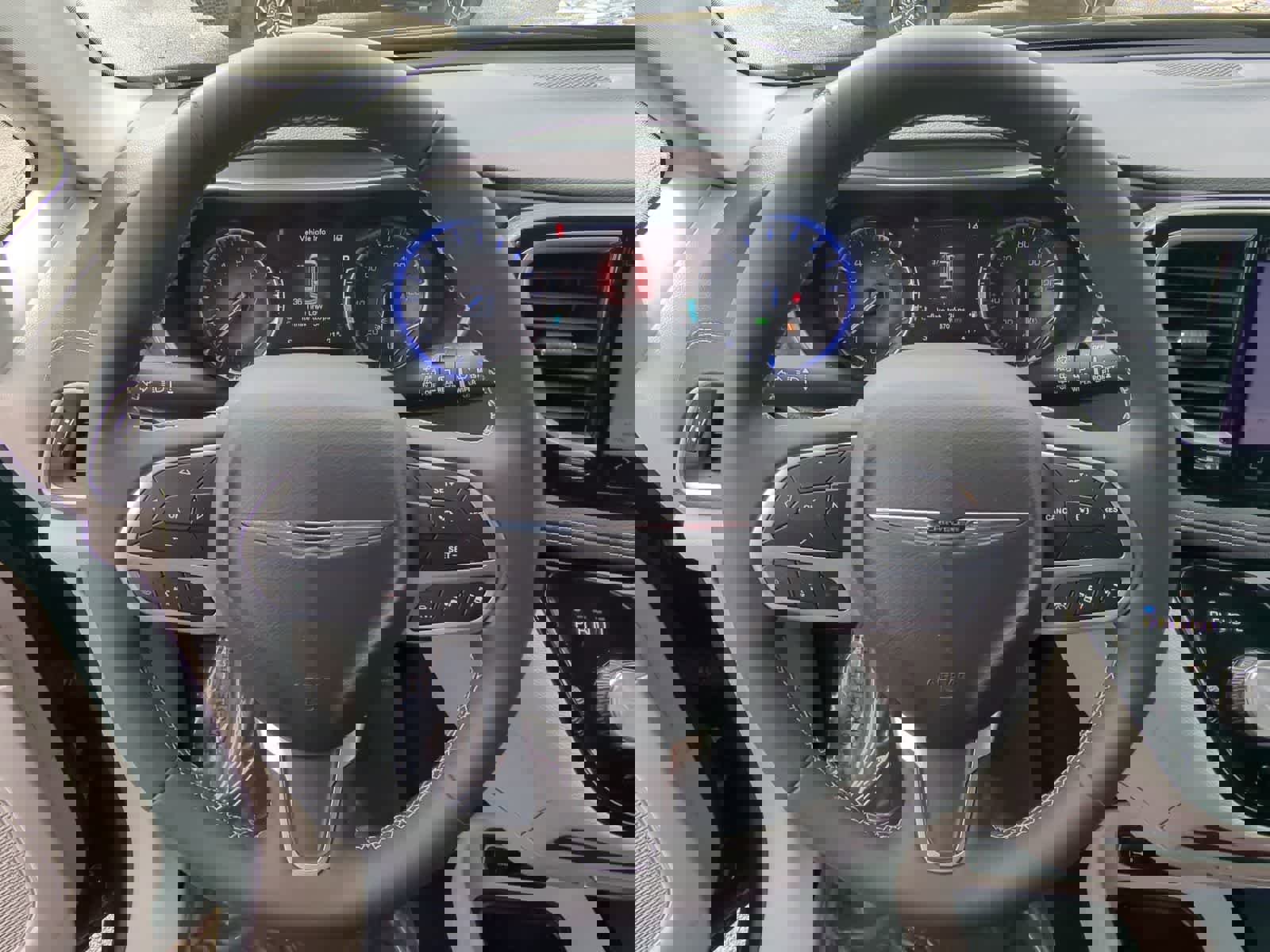 Used 2023 Chrysler Pacifica Touring-L image 21