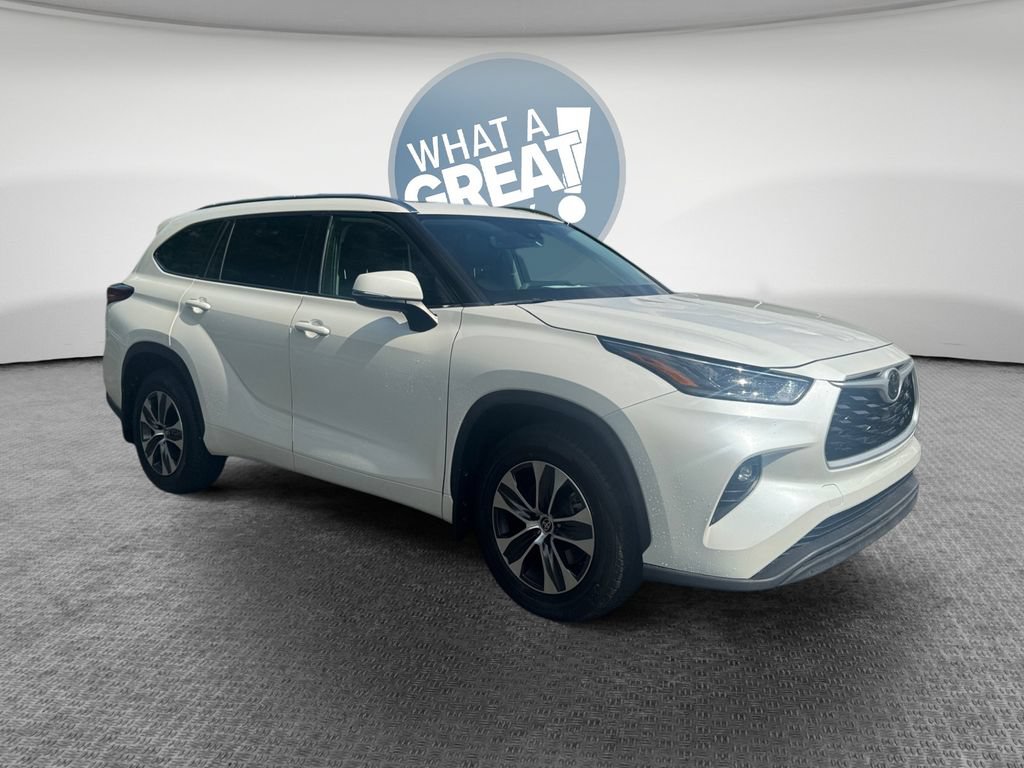 Used 2021 Toyota Highlander XLE AWD/4WD image 1