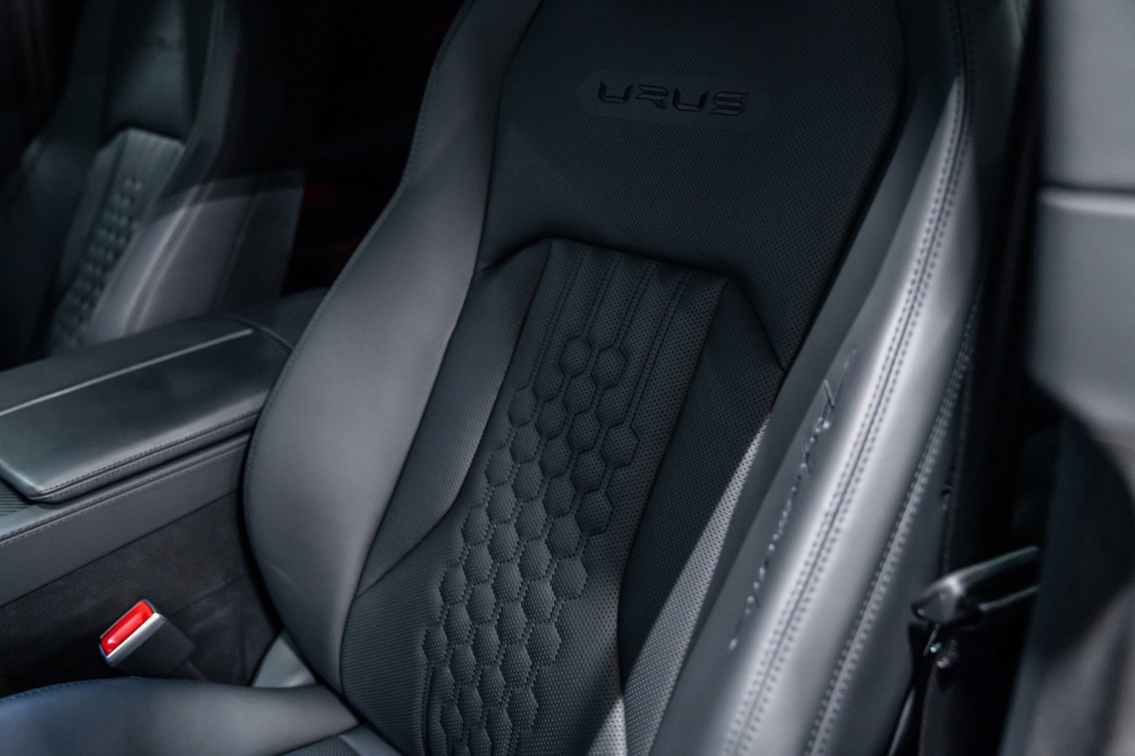 Used 2024 Lamborghini Urus Performante AWD/4WD image 17