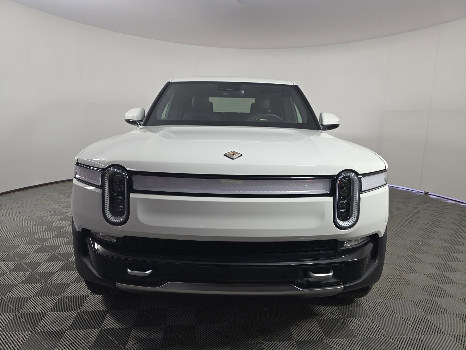 Used 2024 Rivian R1T Adventure AWD/4WD image 8