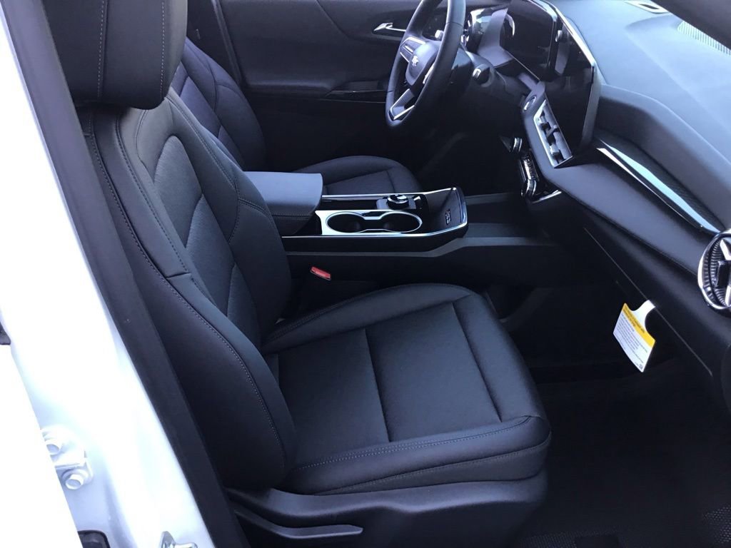 New 2026 Chevrolet Equinox LT w/ Convenience Package II image 11