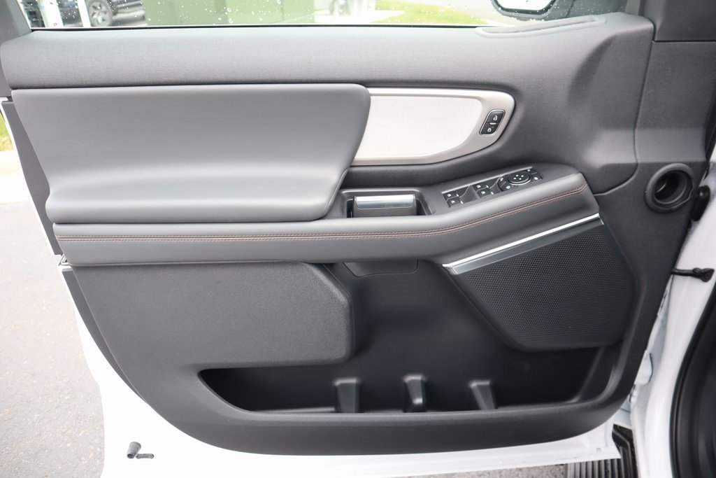 New 2025 Ford Expedition Active image 17