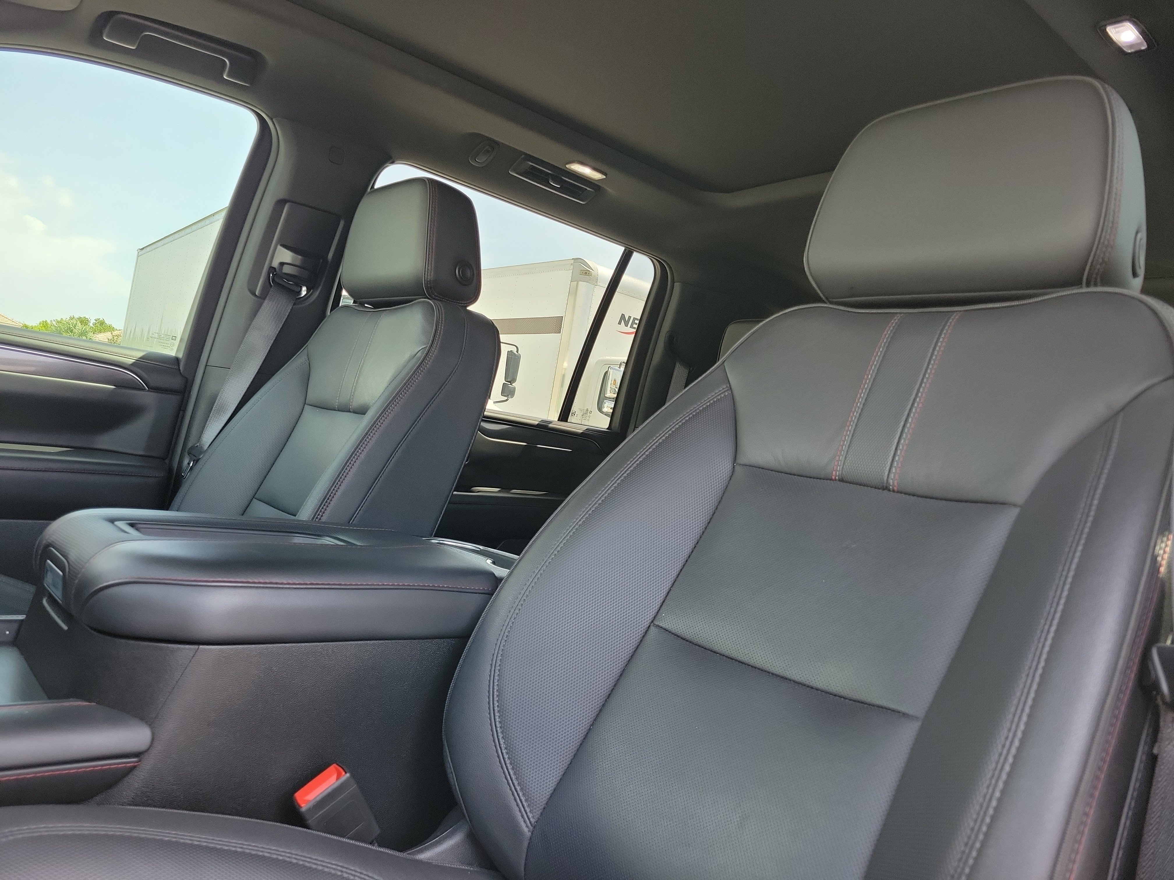 Used 2023 Chevrolet Suburban RST w/ Luxury Package RWD image 23