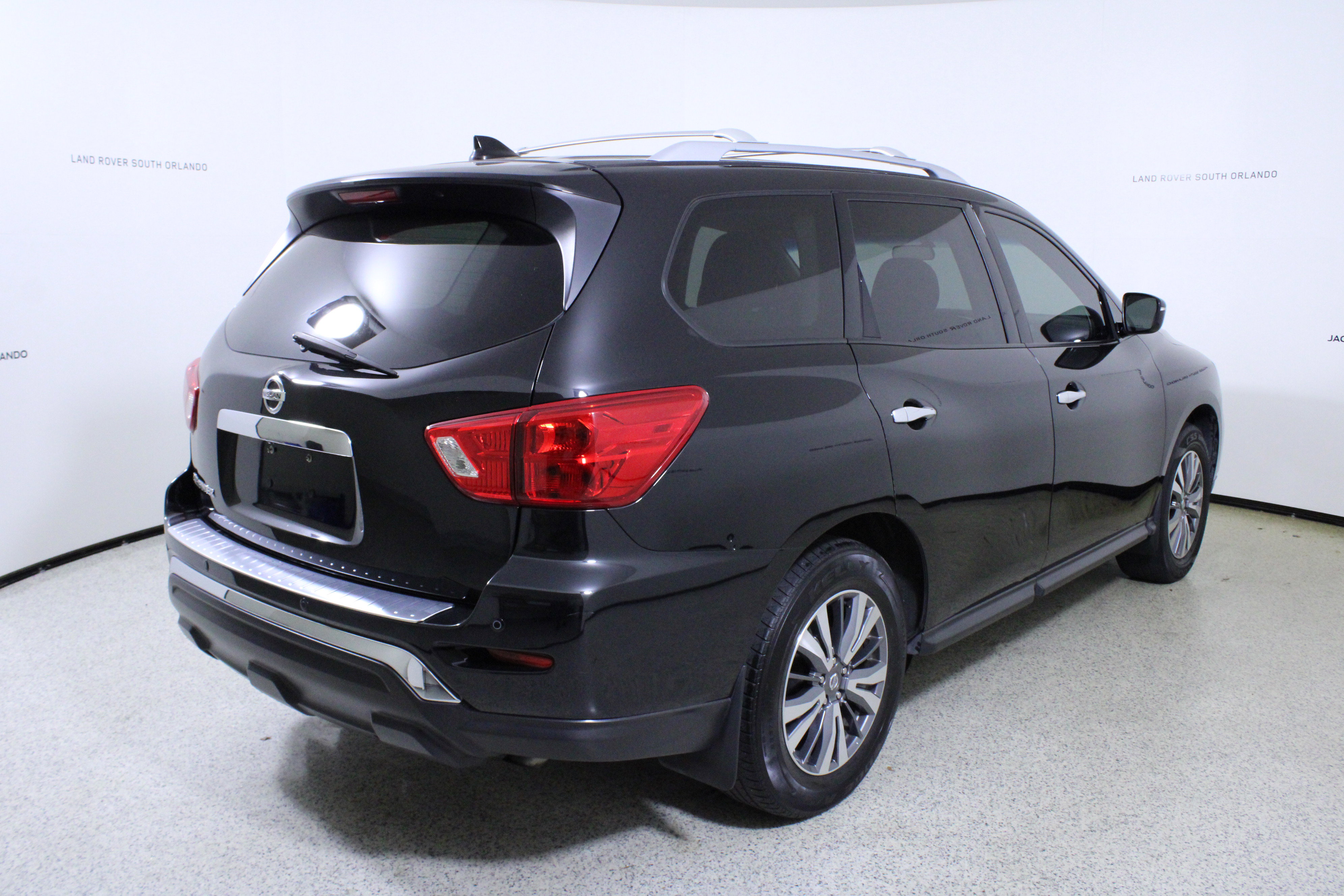 Used 2020 Nissan Pathfinder S image 7