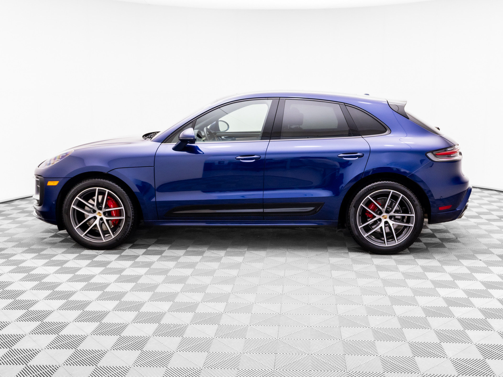 Used 2024 Porsche Macan S AWD/4WD image 2