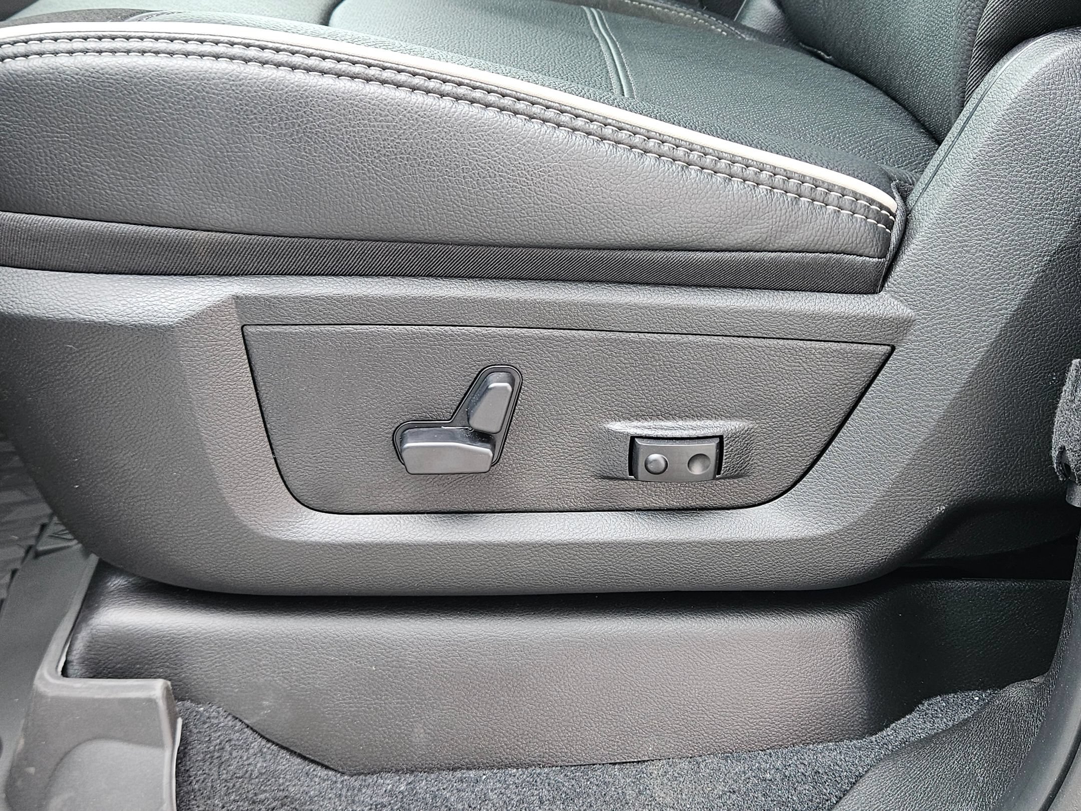 New 2026 RAM 2500 Laramie w/ Night Edition AWD/4WD image 19