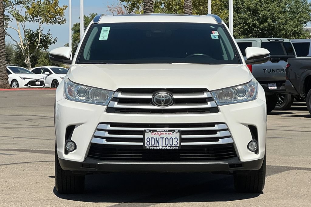 Certified 2018 Toyota Highlander XLE w/ Carpet Mat Package (TMS) FWD image 11