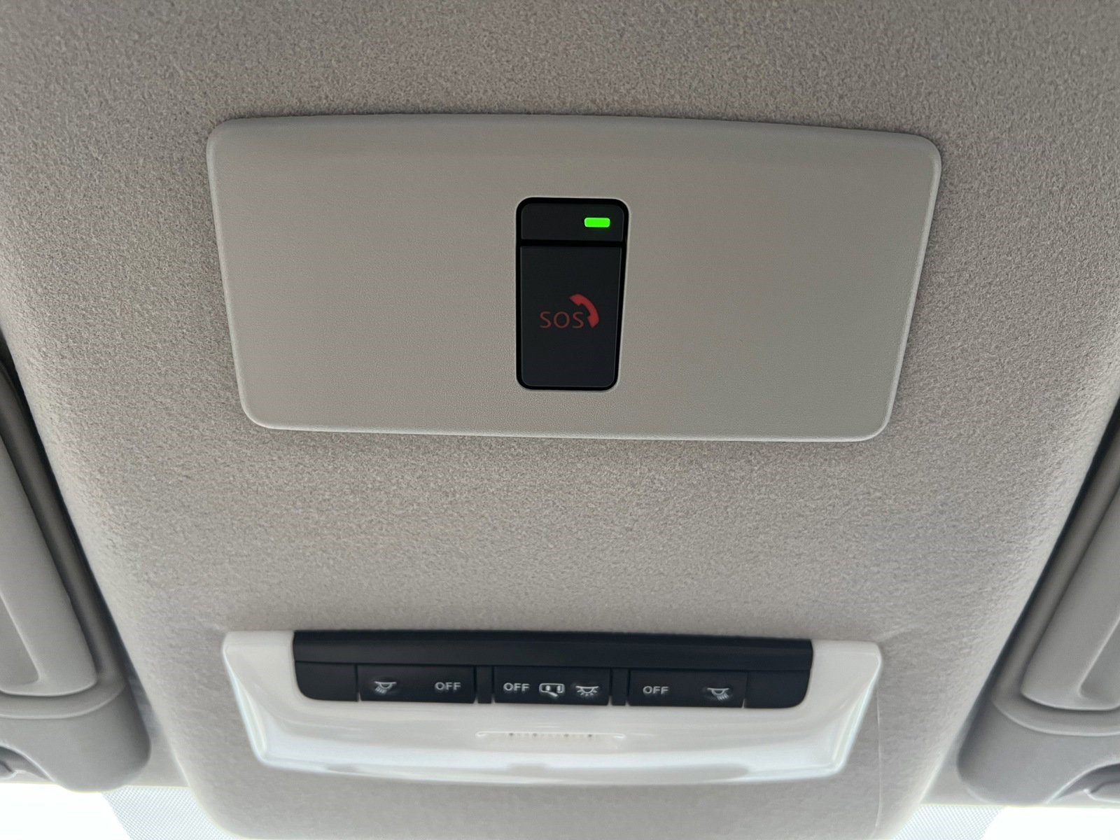 Used 2025 Nissan Versa SR w/ Trunk Package image 25