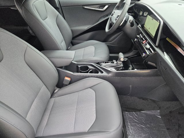 New 2025 Kia Niro EX image 9