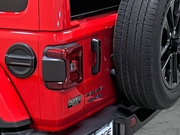Used 2025 Jeep Wrangler Unlimited Sahara w/ Safety Group AWD/4WD image 10
