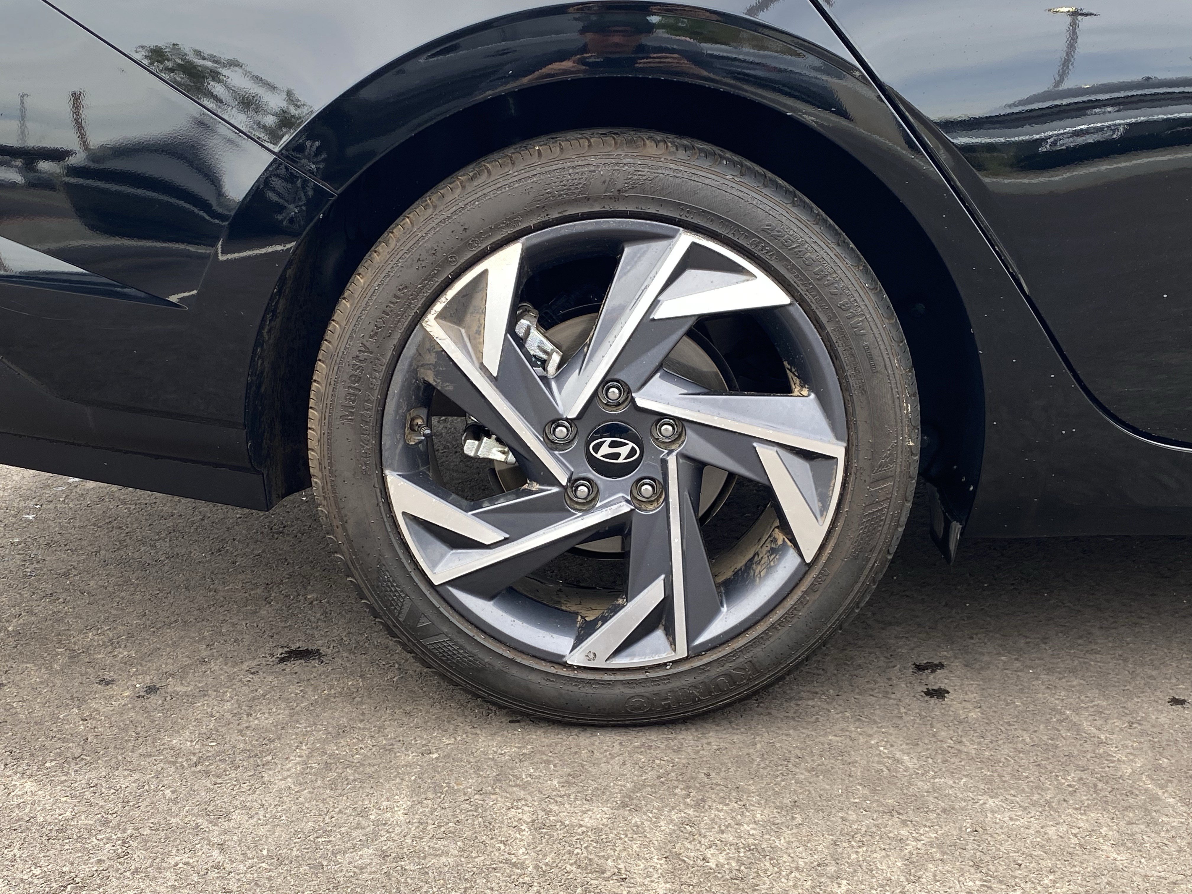 Certified 2024 Hyundai Elantra Limited FWD image 9