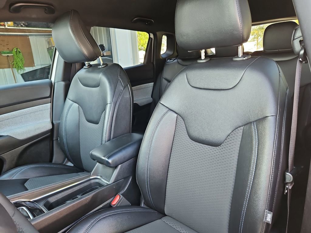 Used 2024 Jeep Compass Latitude image 21