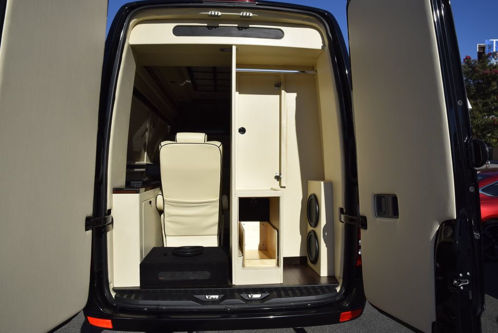Used 2017 Mercedes-Benz Sprinter 2500 image 33