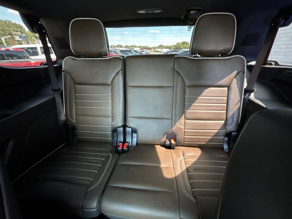 Used 2025 GMC Yukon Denali Ultimate AWD/4WD image 27