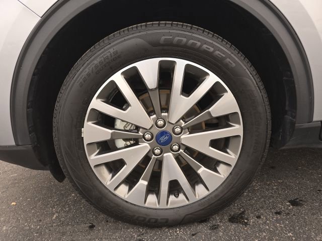 Certified 2022 Ford Escape Titanium AWD/4WD image 10