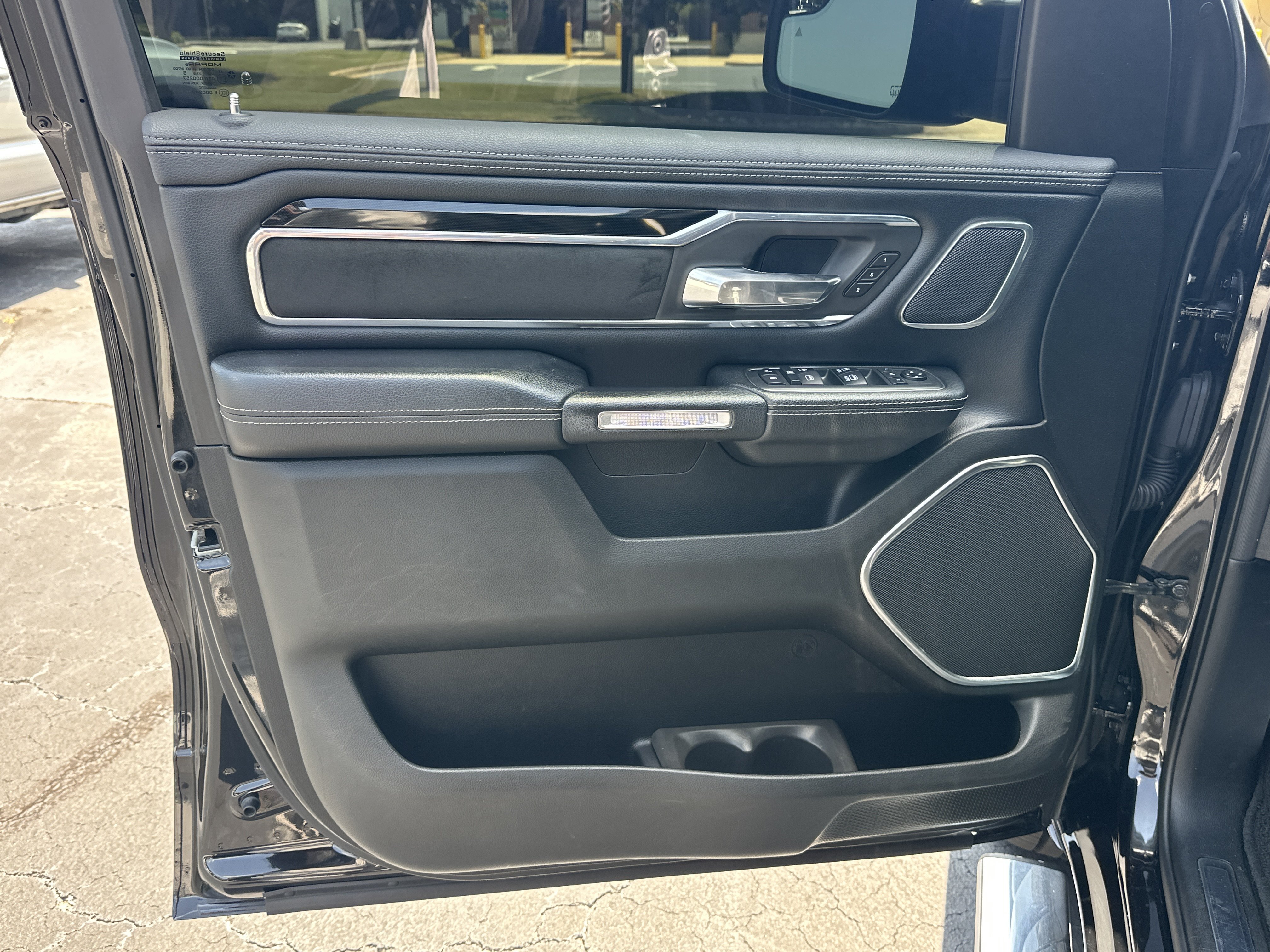 Used 2019 RAM 1500 Laramie RWD image 11