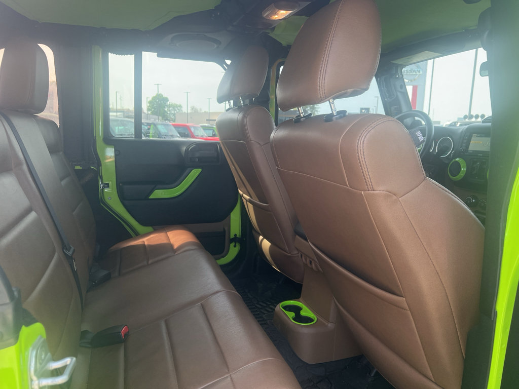 Used 2012 Jeep Wrangler Unlimited Rubicon w/ Dual Top Group AWD/4WD image 9