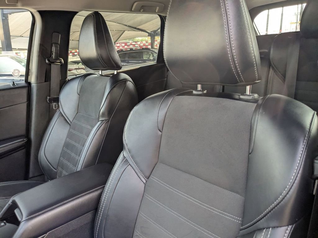 Used 2025 Mitsubishi Outlander SE FWD image 14