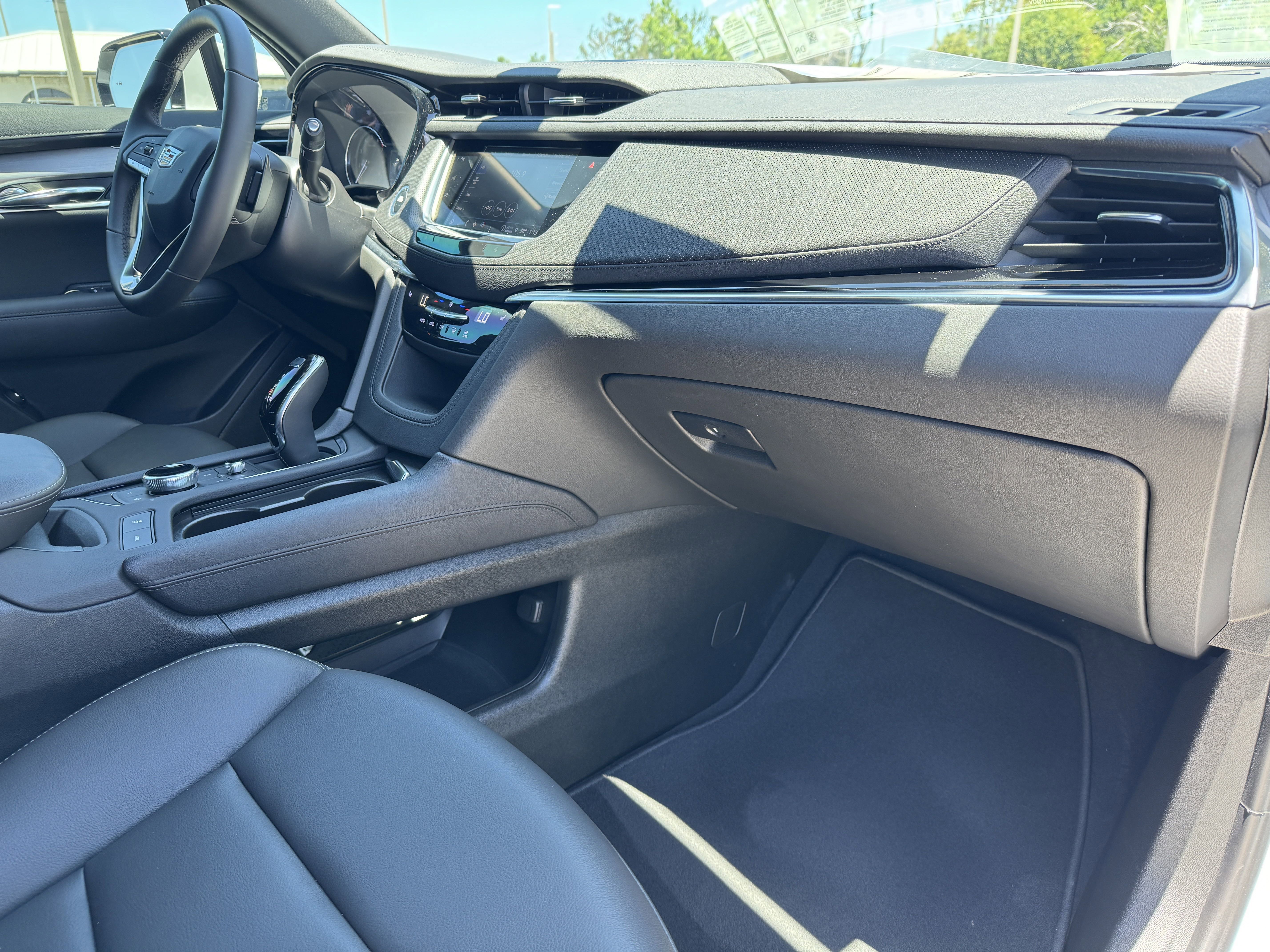 New 2025 Cadillac XT6 Luxury image 12