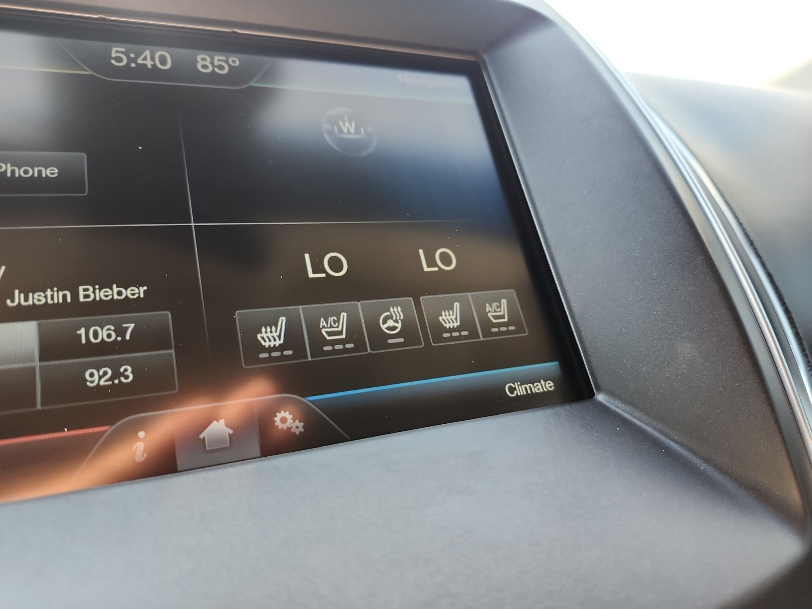 Used 2015 Ford Edge Titanium w/ Equipment Group 302A AWD/4WD image 19