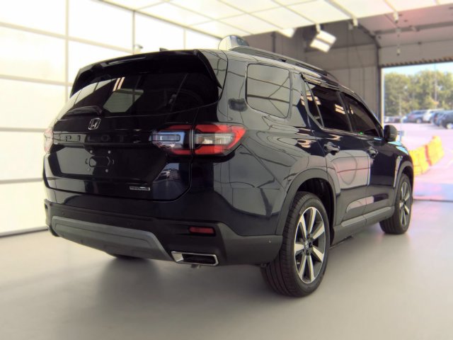 Used 2024 Honda Pilot Touring image 11