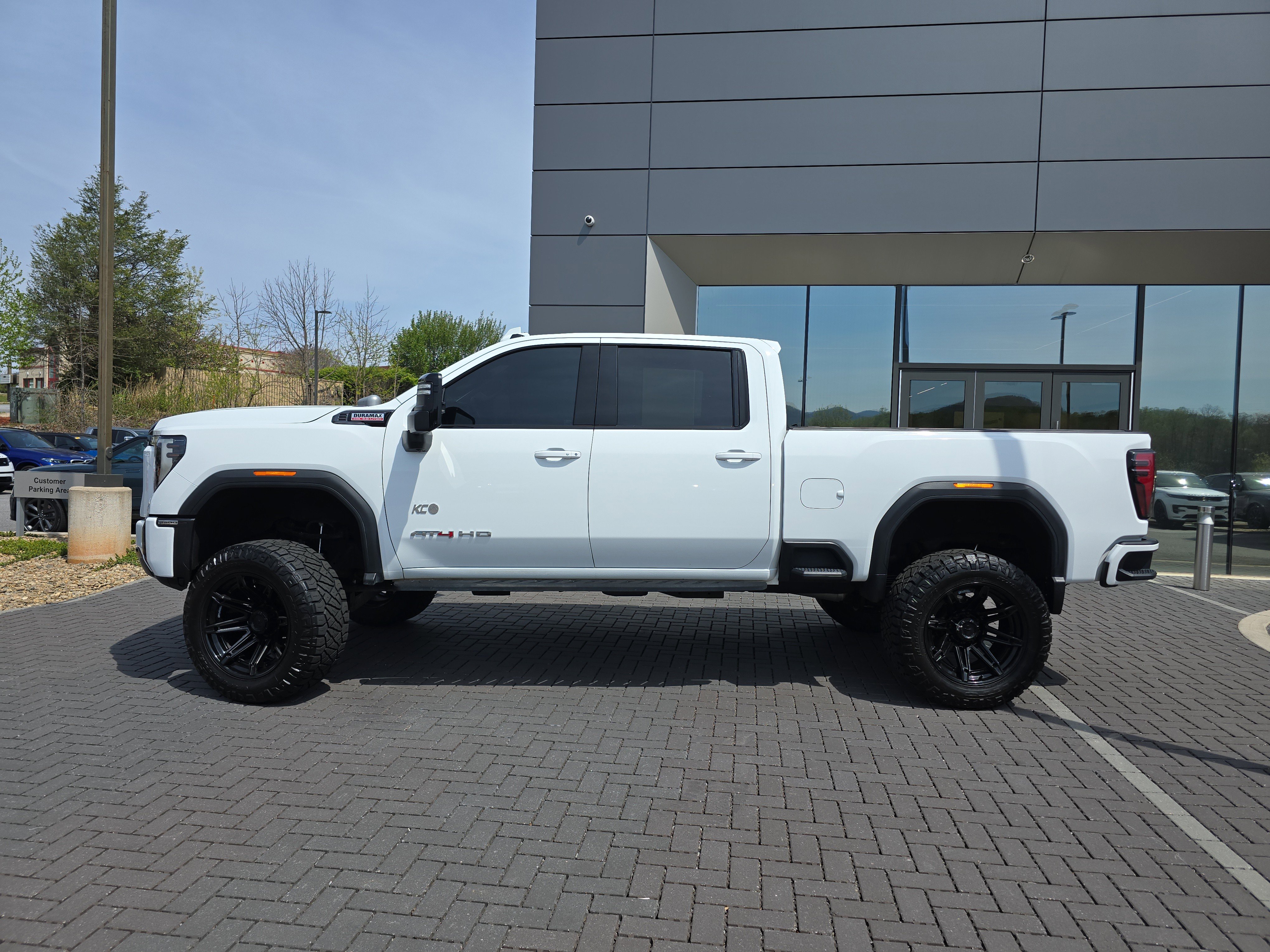 Used 2024 GMC Sierra 2500 AT4 w/ AT4 Premium Plus Package image 8