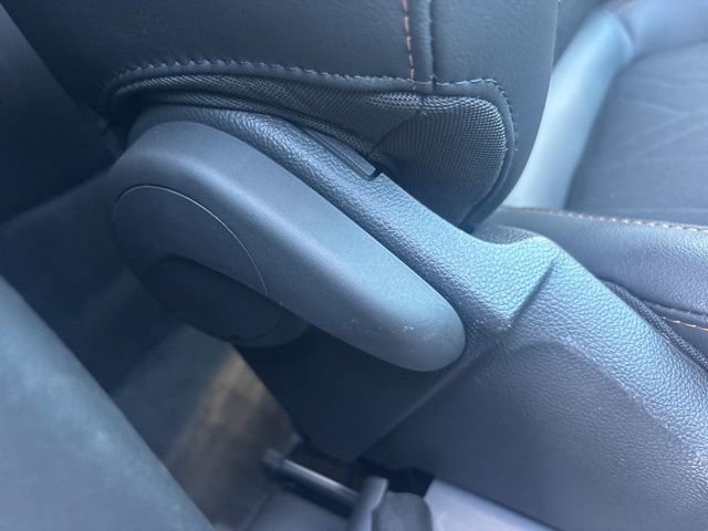 Used 2022 Chevrolet Trax LT w/ LT Convenience Package image 11