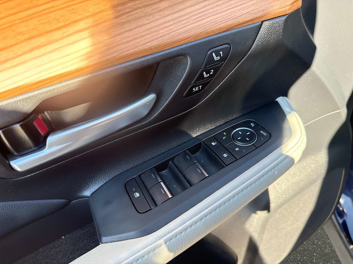 Used 2024 Toyota Grand Highlander FWD image 17