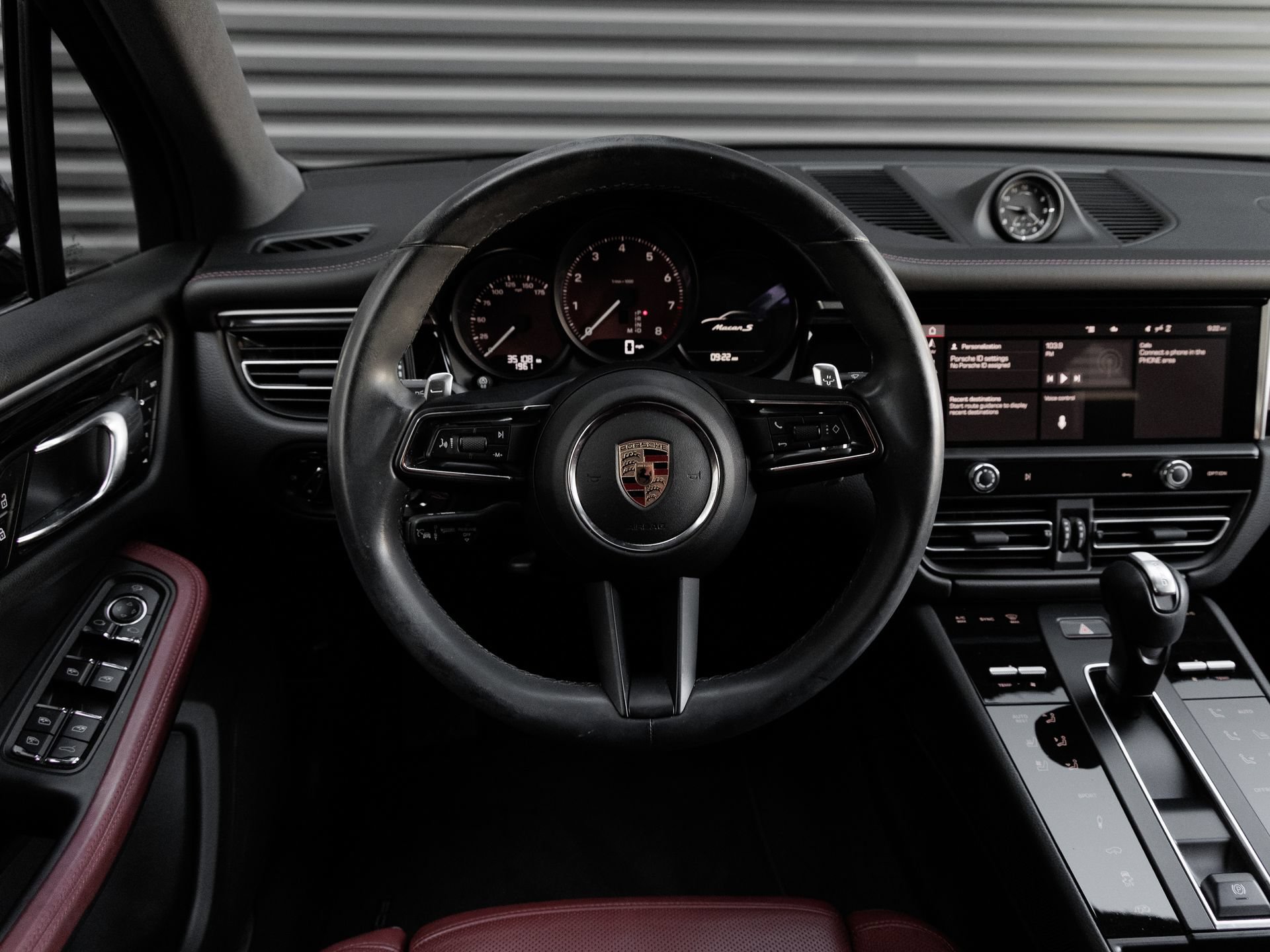 Certified 2023 Porsche Macan S AWD/4WD image 17