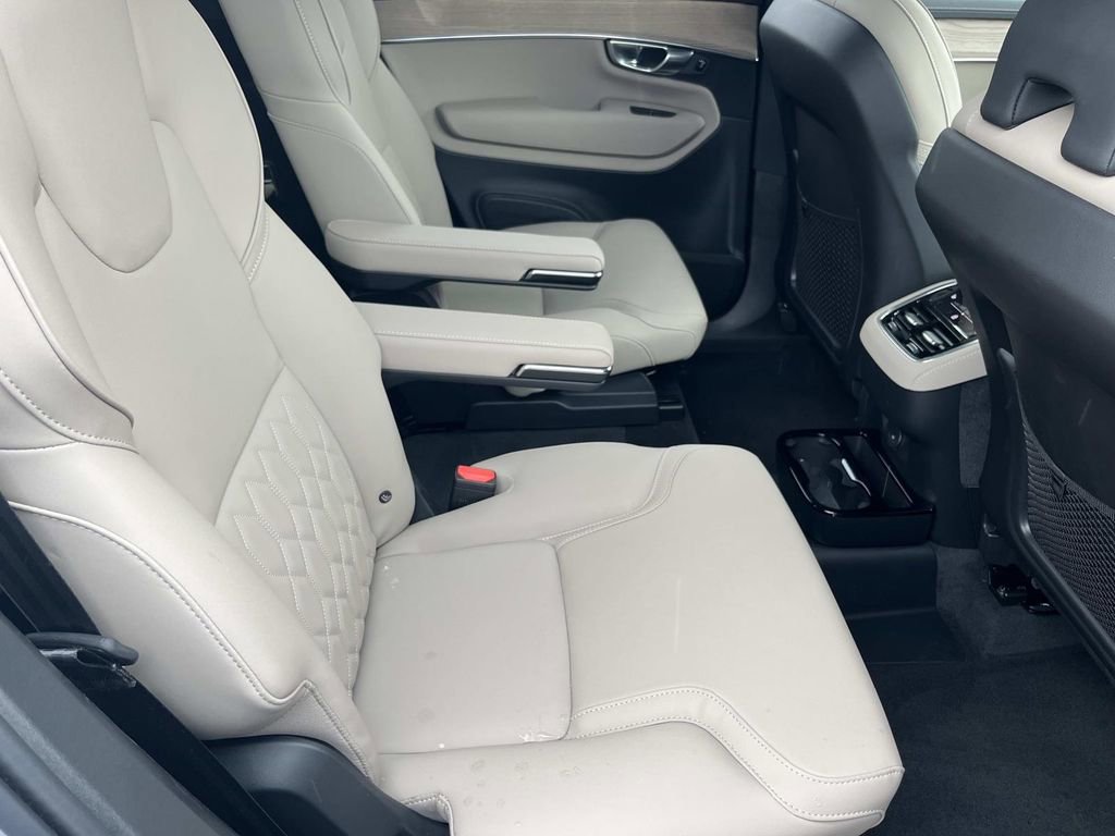 Certified 2026 Volvo XC90 B5 Plus AWD/4WD image 22