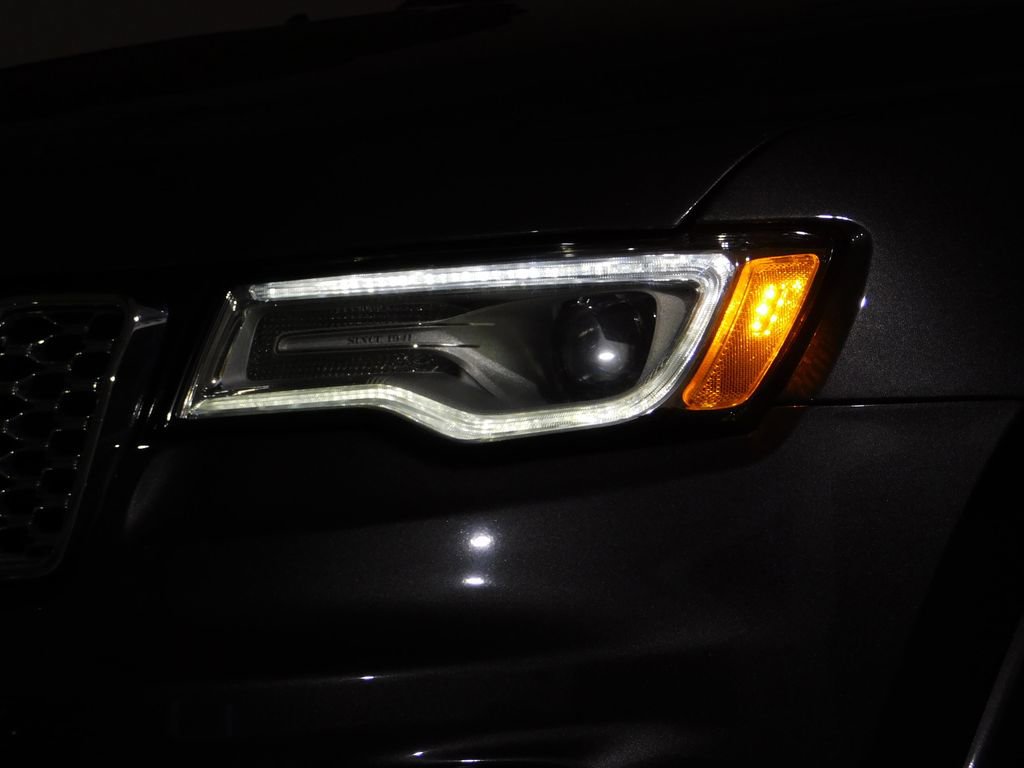 Used 2017 Jeep Grand Cherokee Overland AWD/4WD image 16