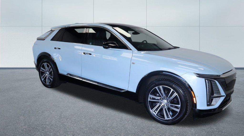 Certified 2024 Cadillac Lyriq Luxury AWD/4WD image 9