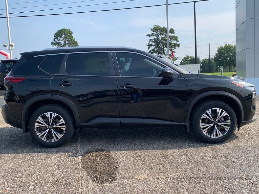 Used 2023 Nissan Rogue SV w/ SV Premium B Package FWD image 2
