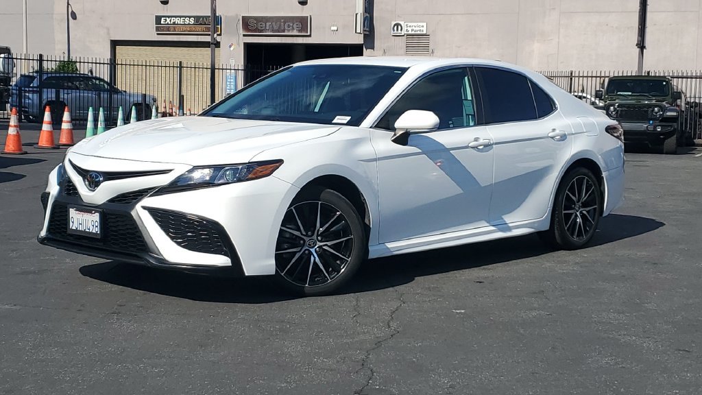 Used 2024 Toyota Camry SE w/ Convenience Package FWD image 32