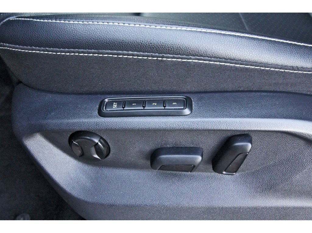 Used 2023 Volkswagen Atlas SEL R-Line AWD/4WD image 33