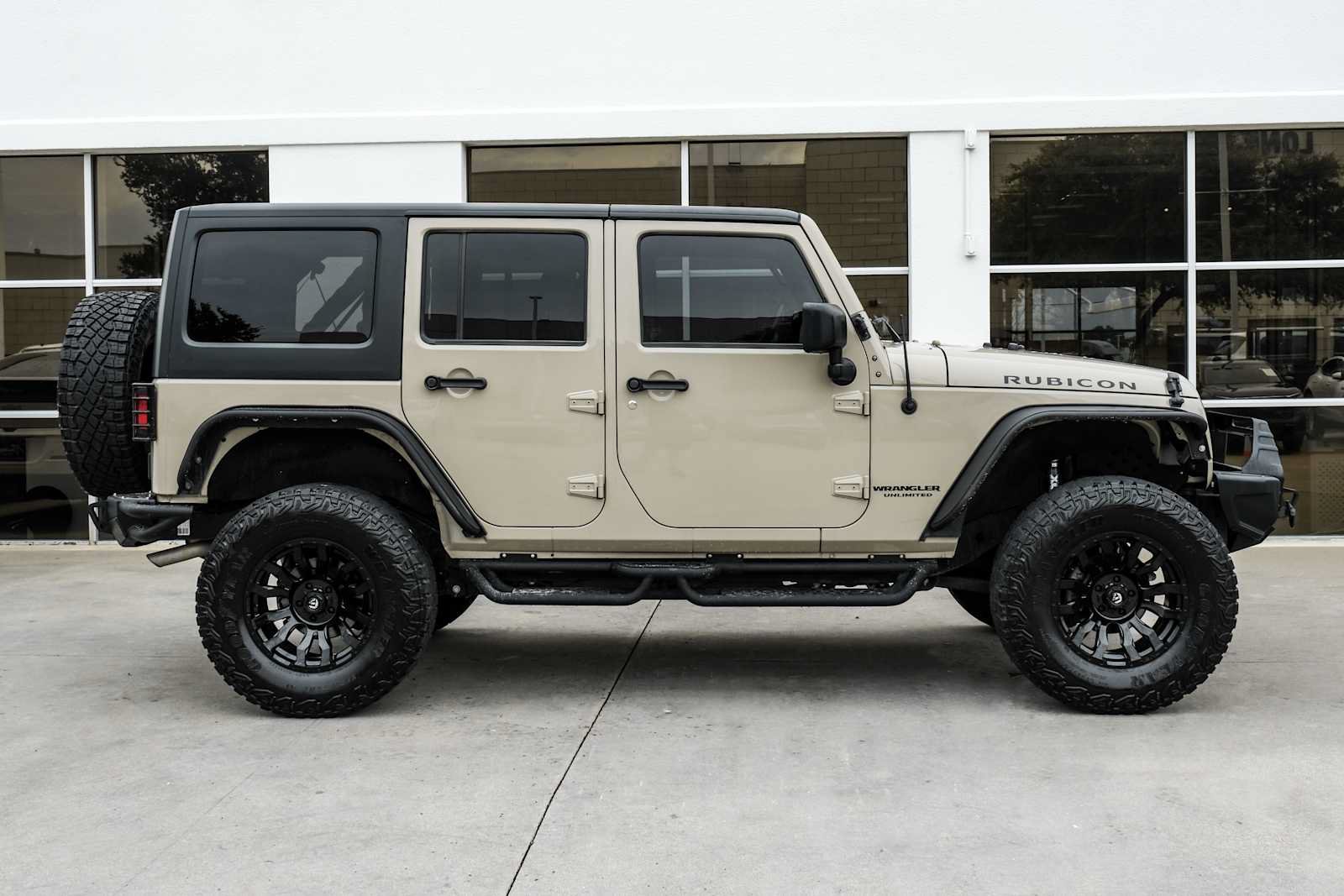 Used 2017 Jeep Wrangler Unlimited Rubicon w/ Connectivity Group AWD/4WD image 7